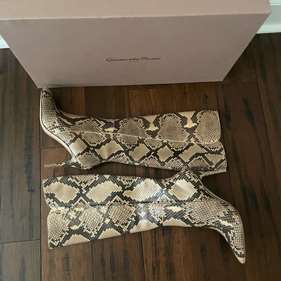 🚨 SALE 🚨Gianvito Rossi Python Boots - Picture 12 of 12